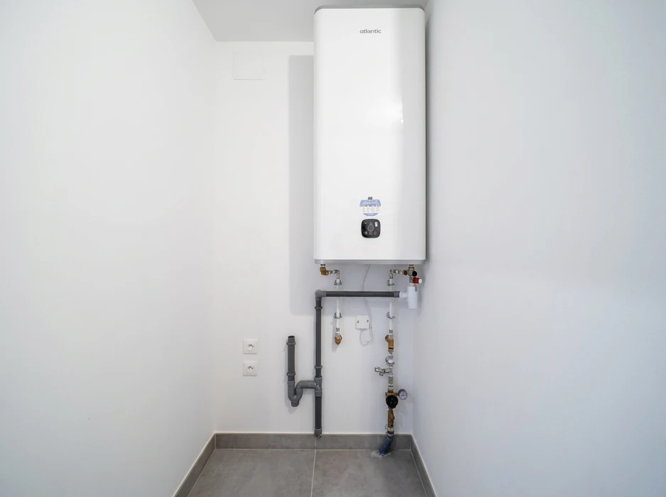 Local technique résidentiel avec installation thermique complète